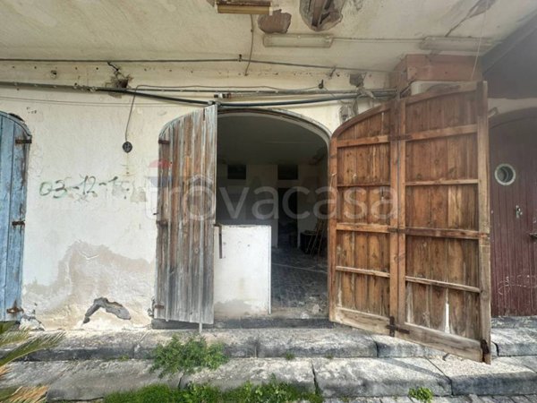 negozio in vendita a Castel Volturno in zona Villaggio Coppola