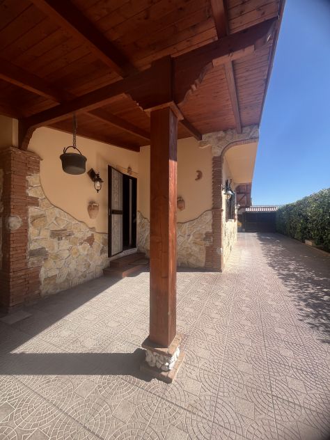 casa indipendente in vendita a Castel Volturno in zona Pineta Grande