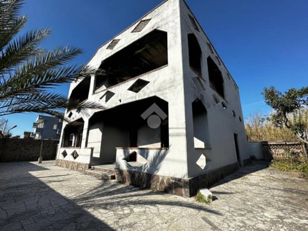 casa indipendente in vendita a Castel Volturno