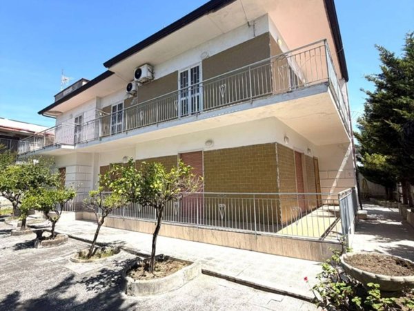 casa indipendente in vendita a Castel Volturno