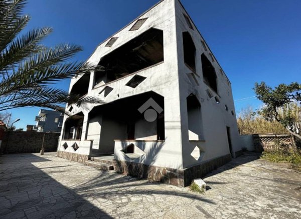 casa indipendente in vendita a Castel Volturno