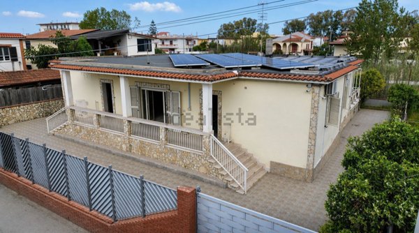 casa indipendente in vendita a Castel Volturno in zona Pineta Grande