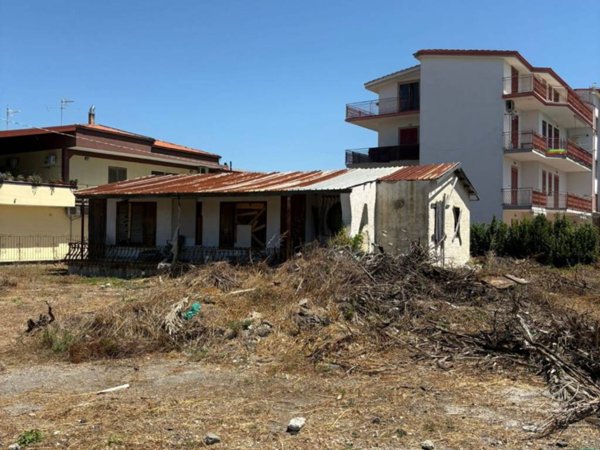 casa indipendente in vendita a Castel Volturno in zona Pineta Grande