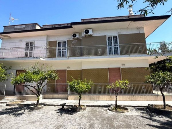 casa indipendente in vendita a Castel Volturno