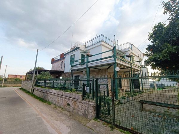 casa indipendente in vendita a Castel Volturno