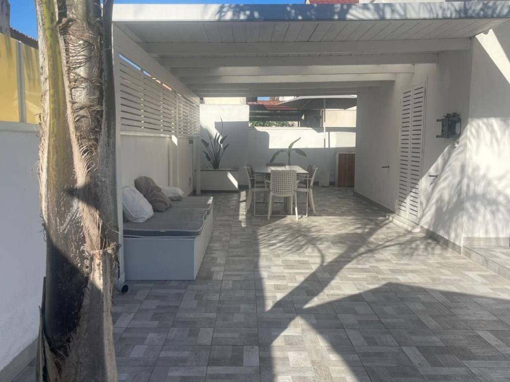 casa indipendente in vendita a Castel Volturno