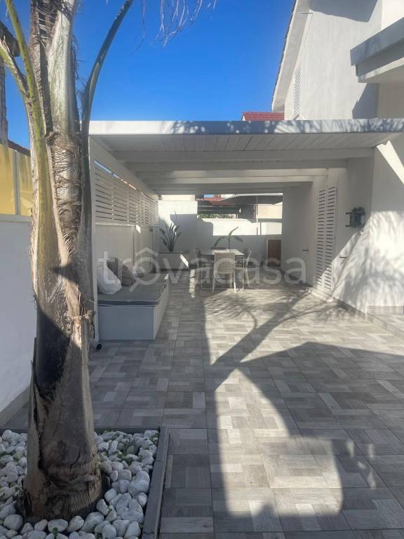 casa indipendente in vendita a Castel Volturno