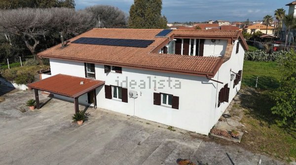 casa indipendente in vendita a Castel Volturno in zona Scatozza