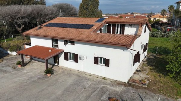 casa indipendente in vendita a Castel Volturno in zona Scatozza