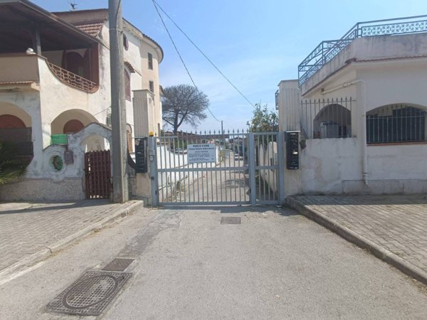 casa indipendente in vendita a Castel Volturno