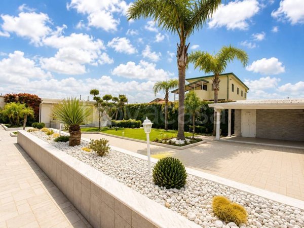 casa indipendente in vendita a Castel Volturno in zona Pineta Grande