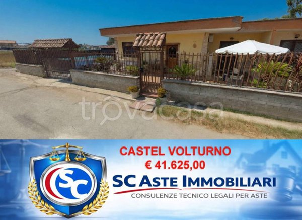 casa indipendente in vendita a Castel Volturno