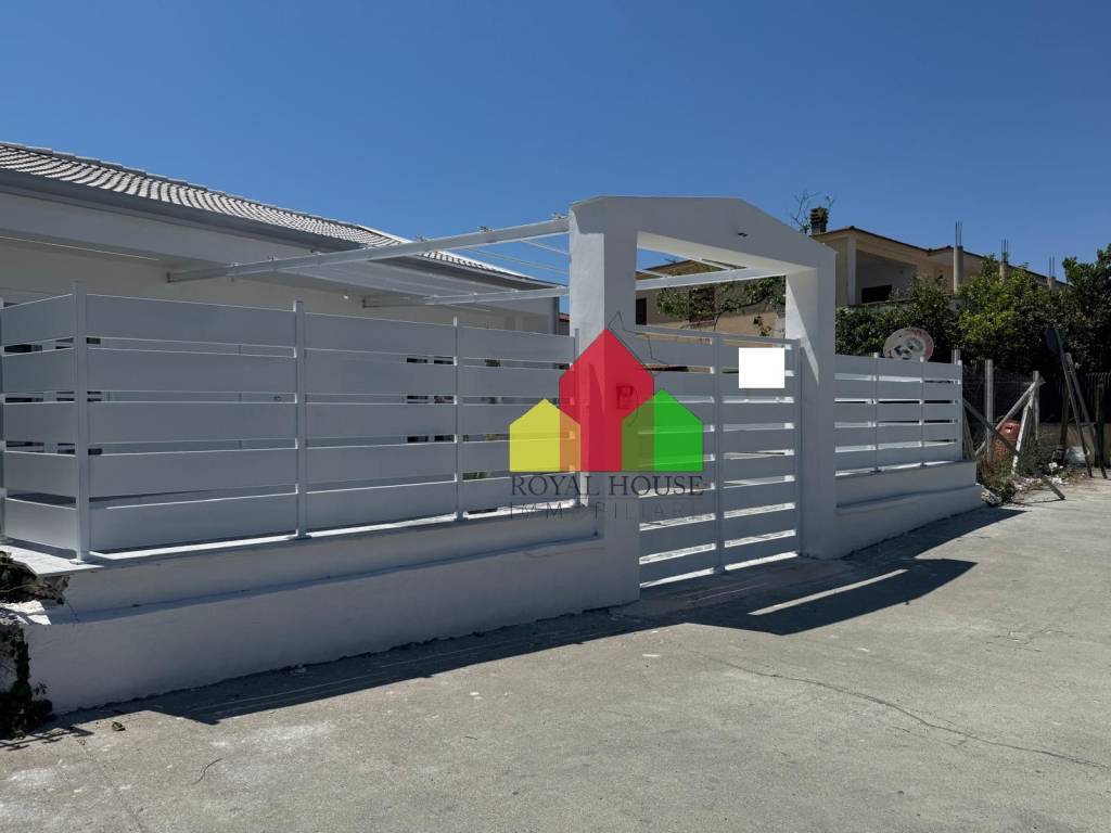 casa indipendente in vendita a Castel Volturno in zona Pineta Grande