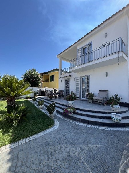 casa indipendente in vendita a Castel Volturno in zona Pineta Grande