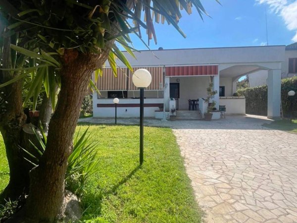 casa indipendente in vendita a Castel Volturno in zona Pineta Grande