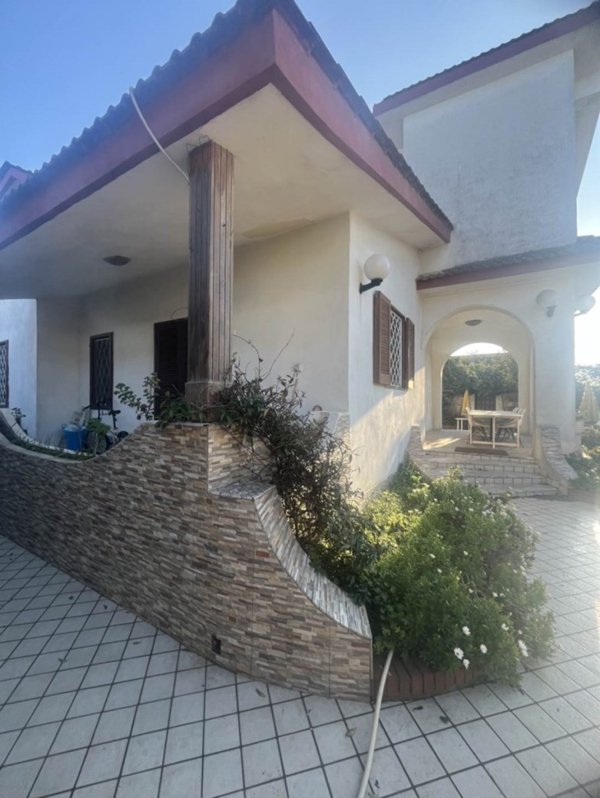 casa indipendente in vendita a Castel Volturno in zona Villaggio Coppola