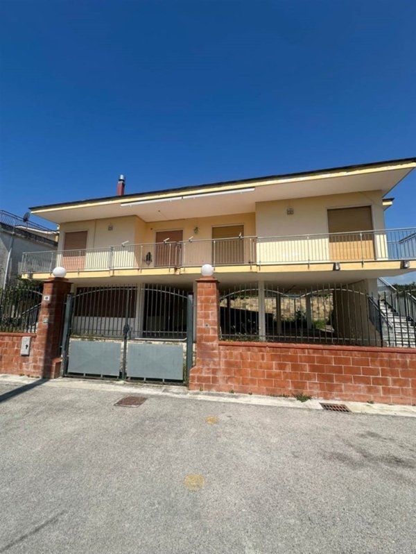 casa indipendente in vendita a Castel Volturno in zona Pineta Grande