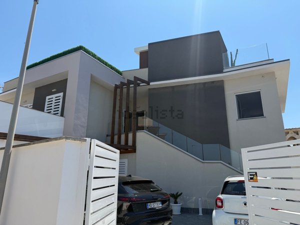 casa indipendente in vendita a Castel Volturno in zona Villaggio Coppola