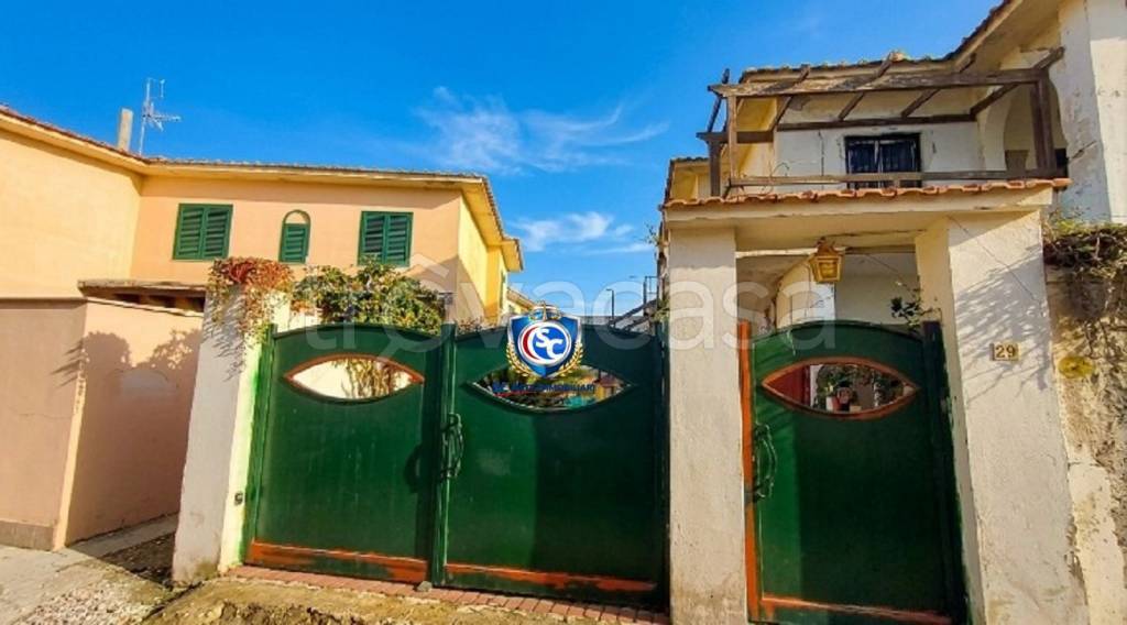 casa indipendente in vendita a Castel Volturno in zona Villaggio Coppola