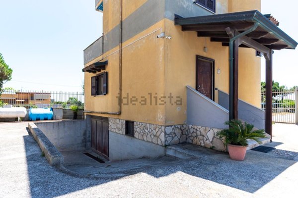 casa indipendente in vendita a Castel Volturno in zona Ischitella