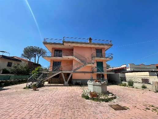 casa indipendente in vendita a Castel Volturno in zona Pineta Grande