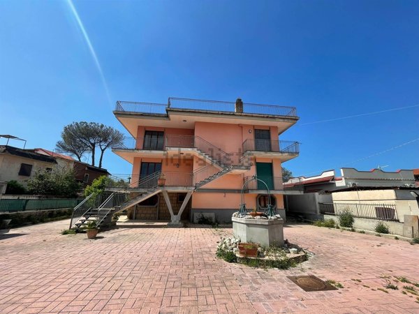 casa indipendente in vendita a Castel Volturno in zona Pineta Grande