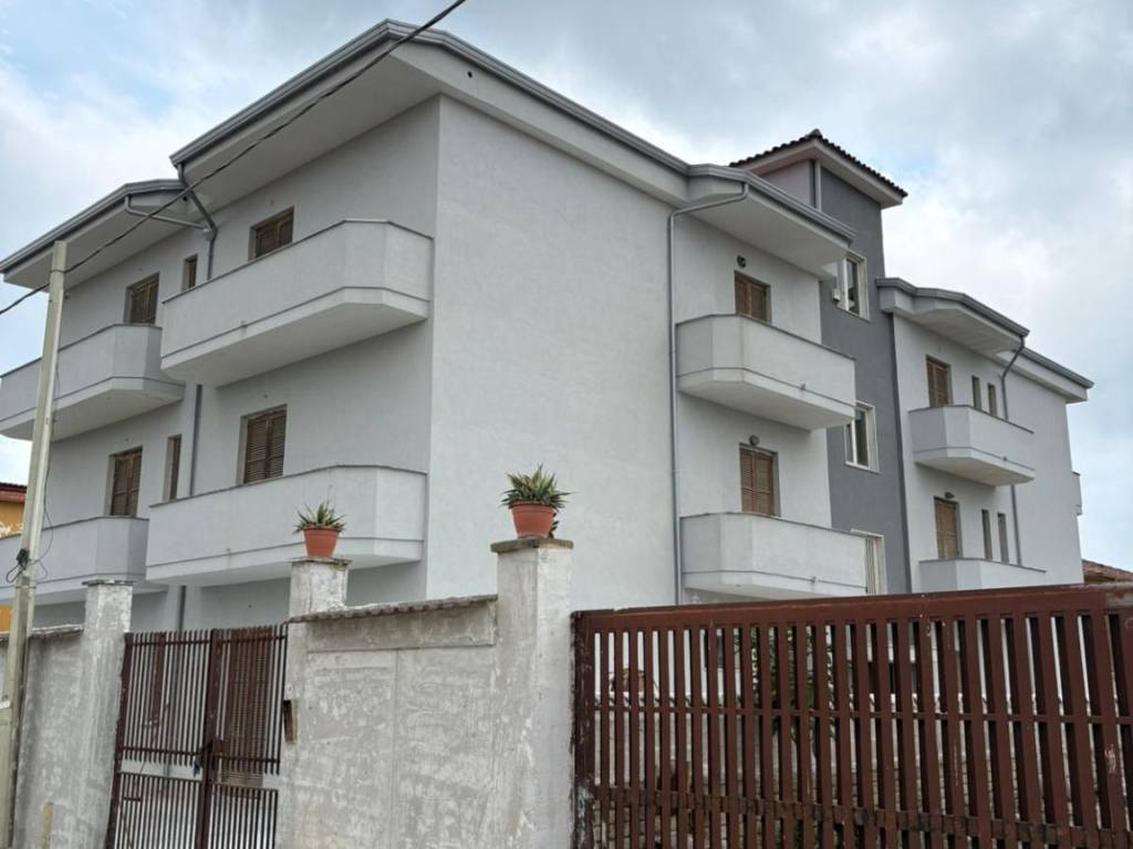 intera palazzina in vendita a Castel Volturno in zona Villaggio Coppola