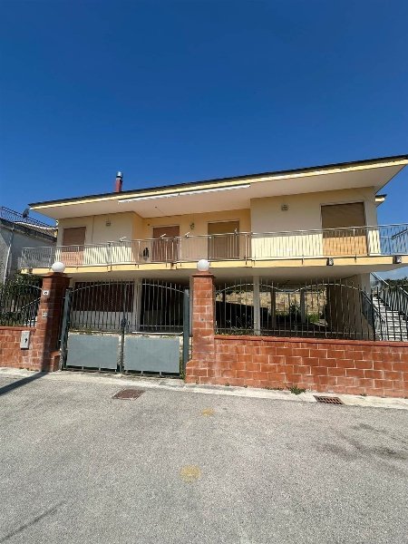 casa indipendente in vendita a Castel Volturno in zona Pineta Grande