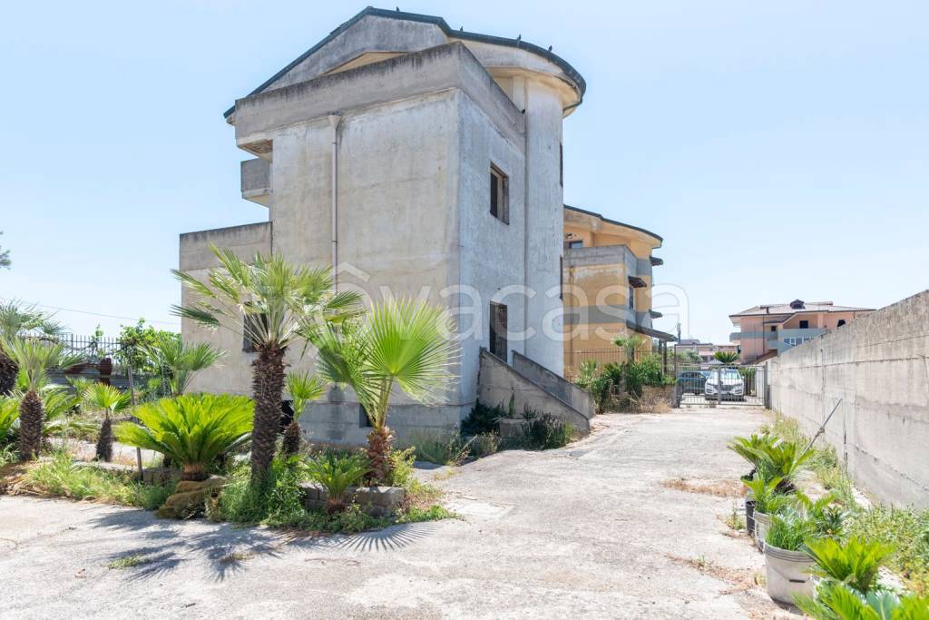 casa indipendente in vendita a Castel Volturno in zona Ischitella