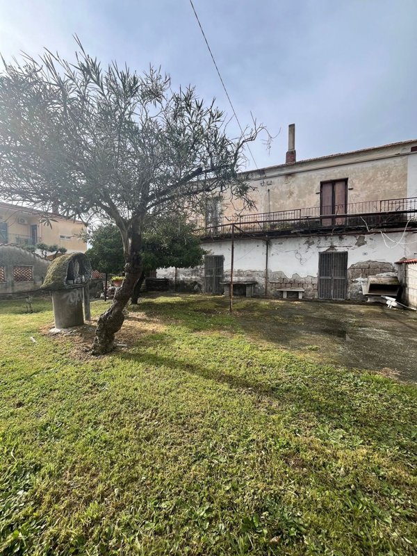 quadrivano in vendita a Castel Volturno in zona Scatozza