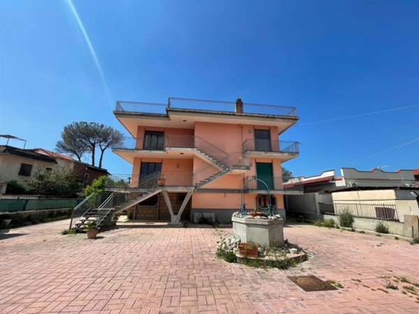 casa indipendente in vendita a Castel Volturno in zona Pineta Grande