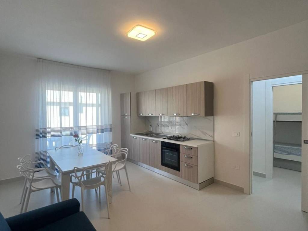 intera palazzina in vendita a Castel Volturno in zona Villaggio Coppola