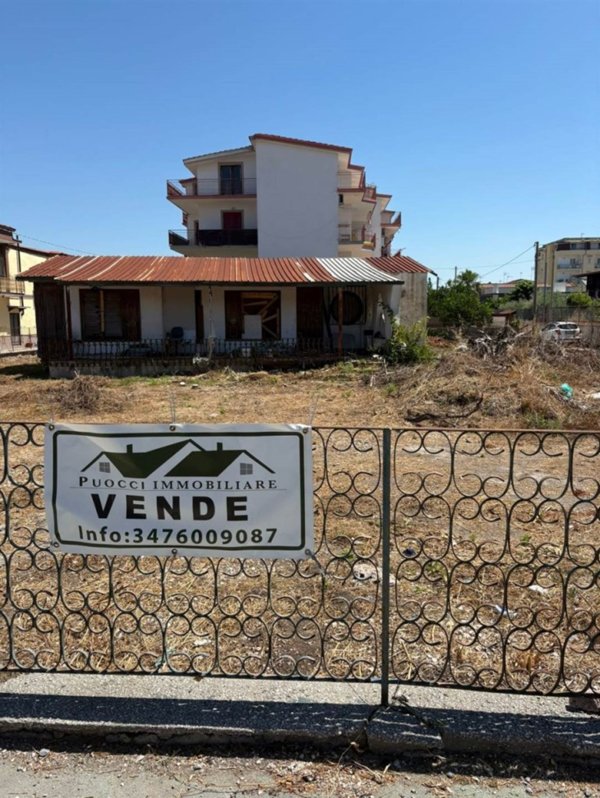 casa indipendente in vendita a Castel Volturno in zona Pineta Grande