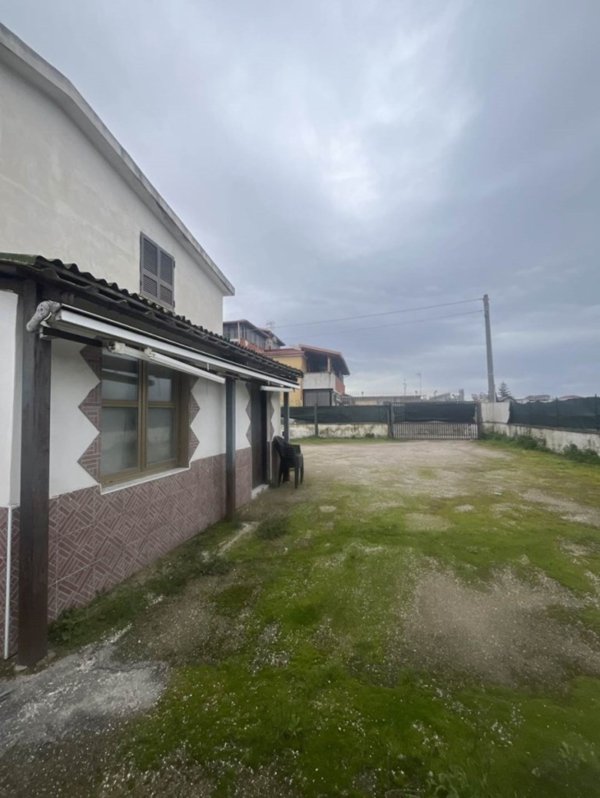 casa indipendente in vendita a Castel Volturno in zona Pineta Grande