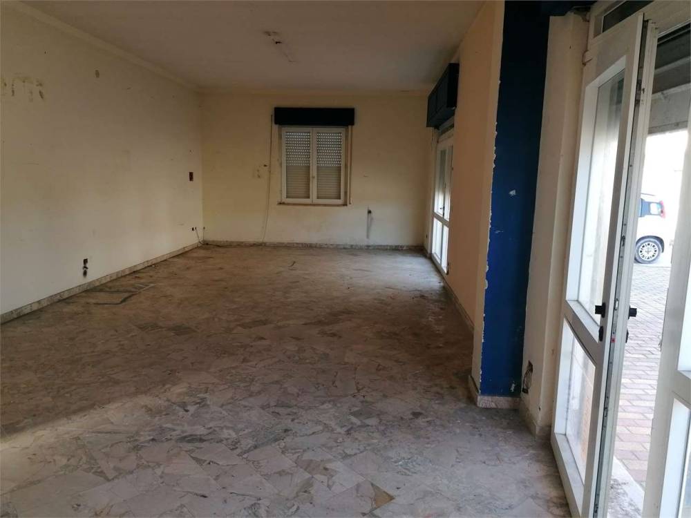 intera palazzina in vendita a Castel Volturno in zona Le Morelle