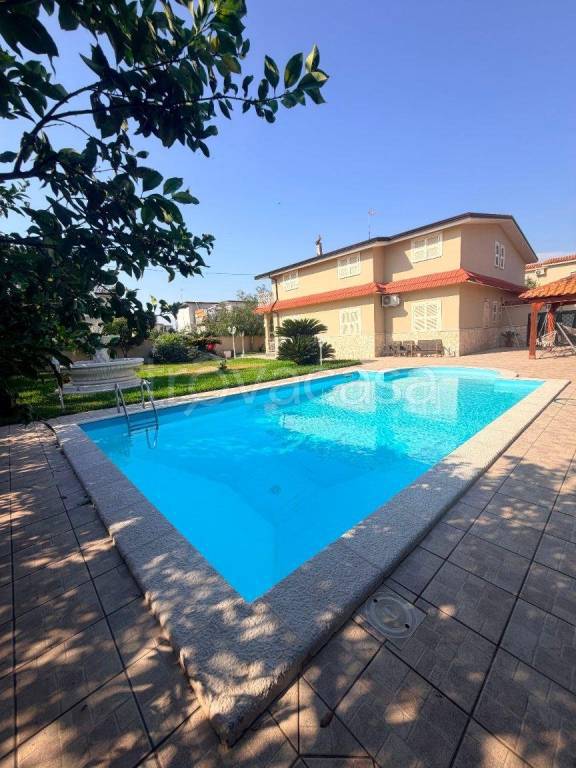 casa indipendente in vendita a Castel Volturno in zona Pineta Grande