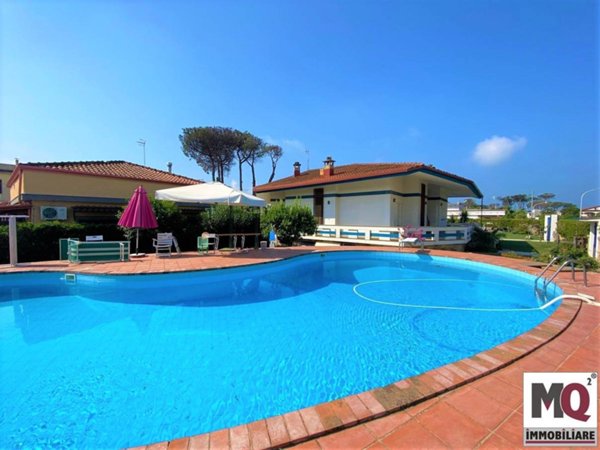 casa indipendente in vendita a Castel Volturno in zona Pineta Grande
