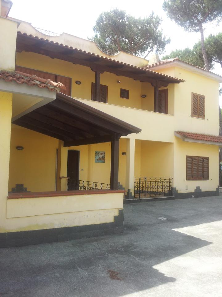 casa indipendente in vendita a Castel Volturno in zona Pineta Grande