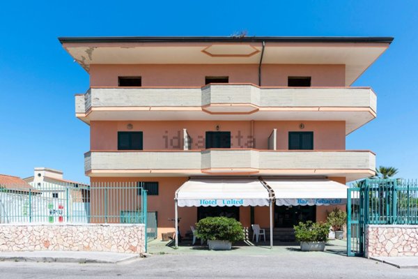 negozio in vendita a Castel Volturno in zona Ischitella