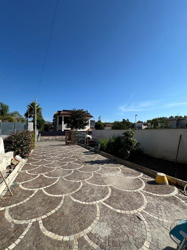 casa indipendente in vendita a Castel Volturno in zona Pineta Grande