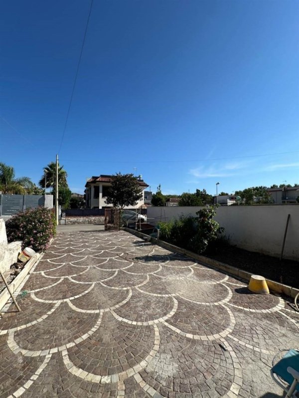 casa indipendente in vendita a Castel Volturno in zona Pineta Grande