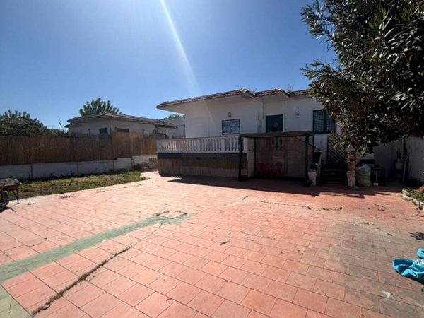 casa indipendente in vendita a Castel Volturno in zona Le Morelle