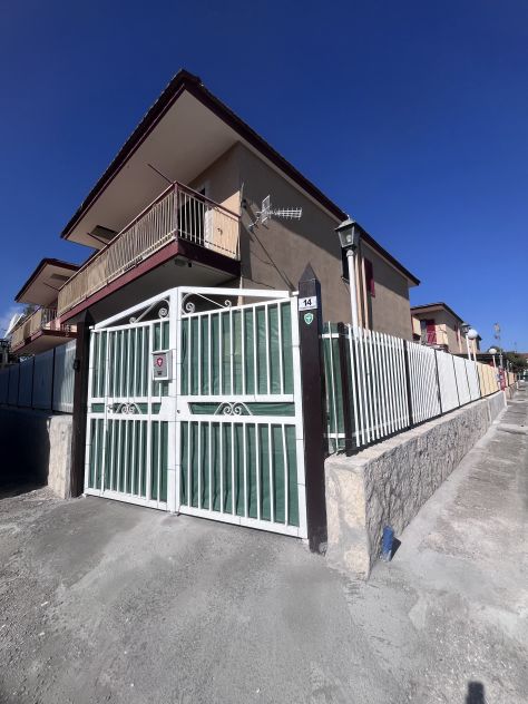 casa indipendente in vendita a Castel Volturno