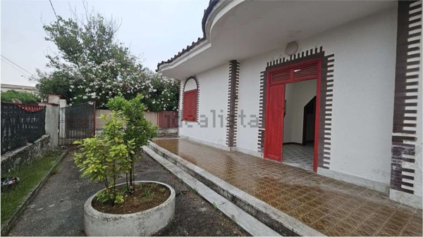 casa indipendente in vendita a Castel Volturno in zona Le Morelle