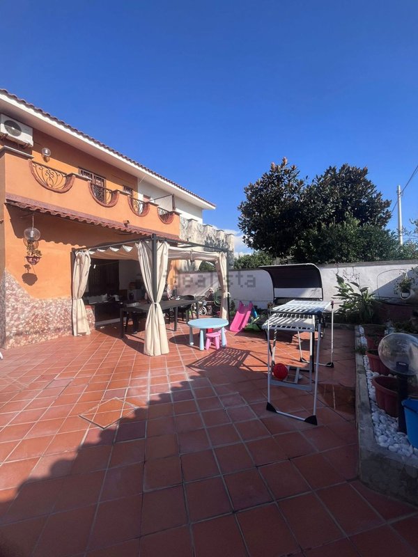 casa indipendente in vendita a Castel Volturno in zona Pineta Grande