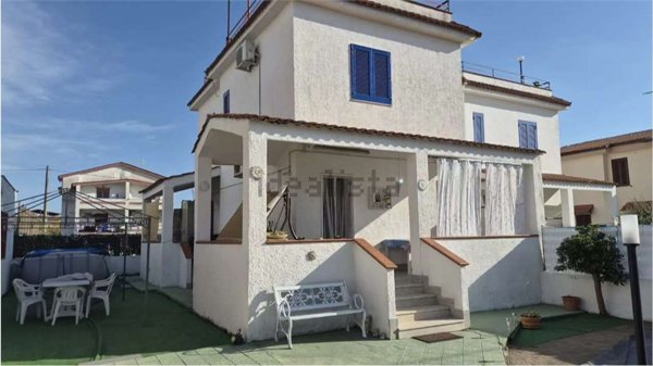 casa indipendente in vendita a Castel Volturno in zona Pineta Grande