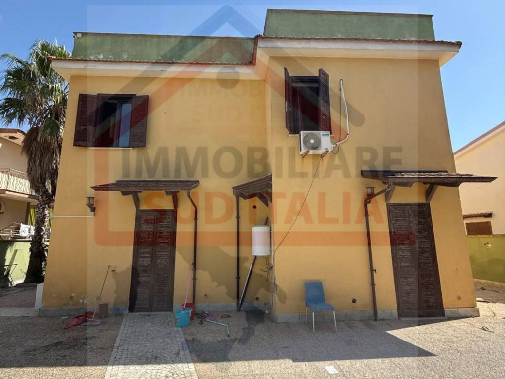 casa indipendente in vendita a Castel Volturno in zona Pineta Grande