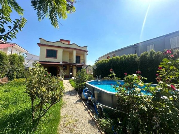 casa indipendente in vendita a Castel Volturno in zona Ischitella