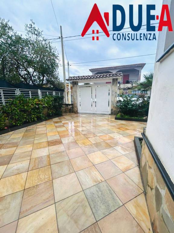 casa indipendente in vendita a Castel Volturno in zona Le Morelle