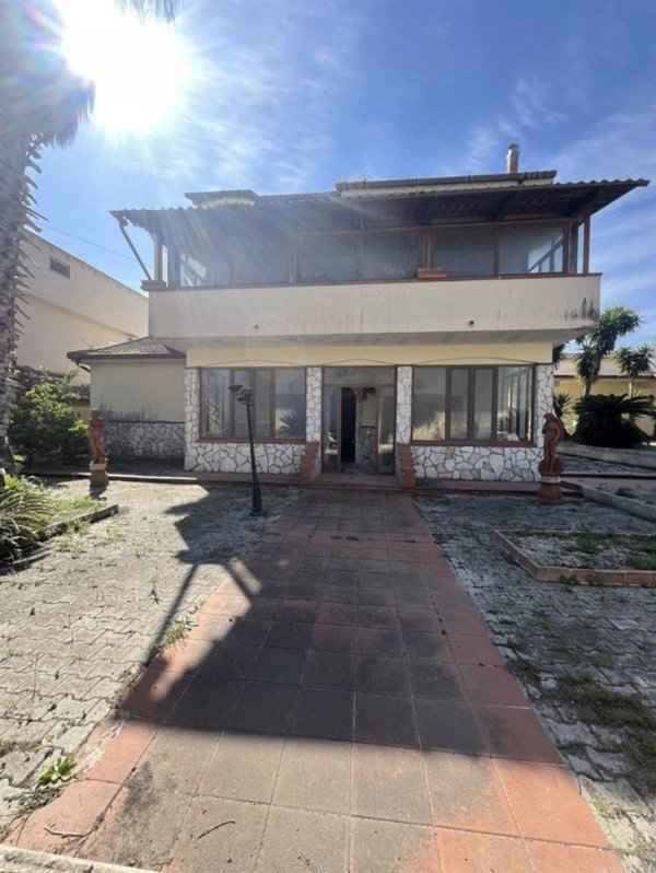 casa indipendente in vendita a Castel Volturno in zona Scatozza